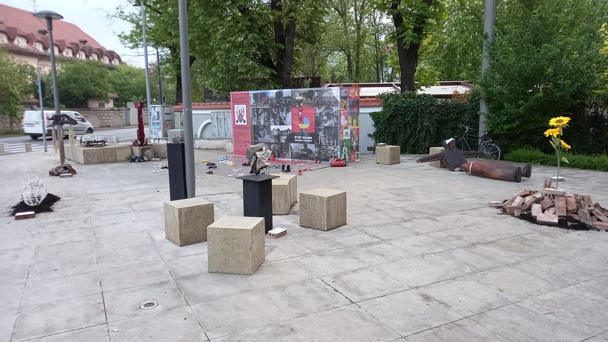 Artă împotriva războiului: expoziția Stop the War, în Piața Regelui Mihai din București