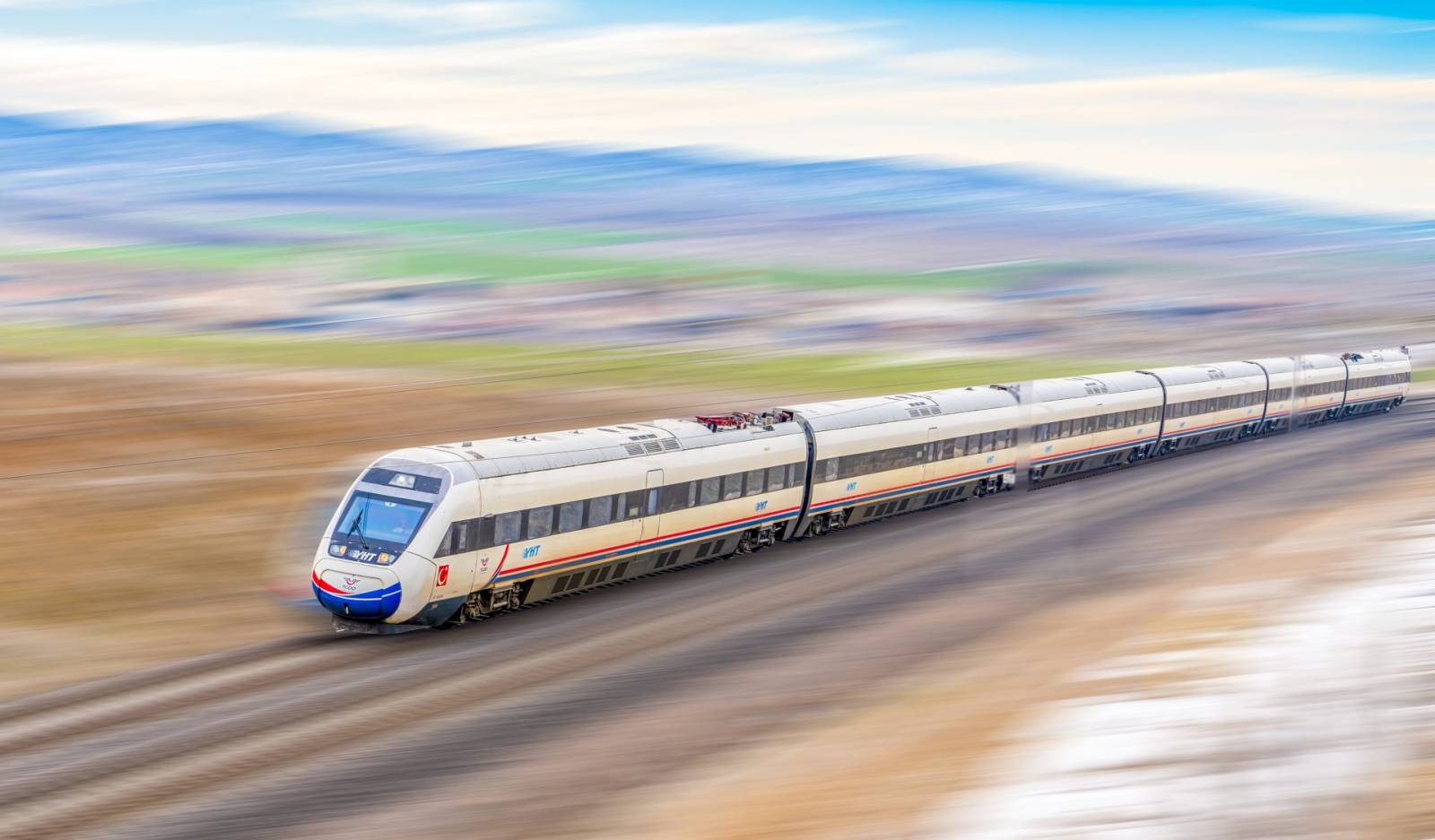 România cumpără locomotive noi care pot atinge 200km/h