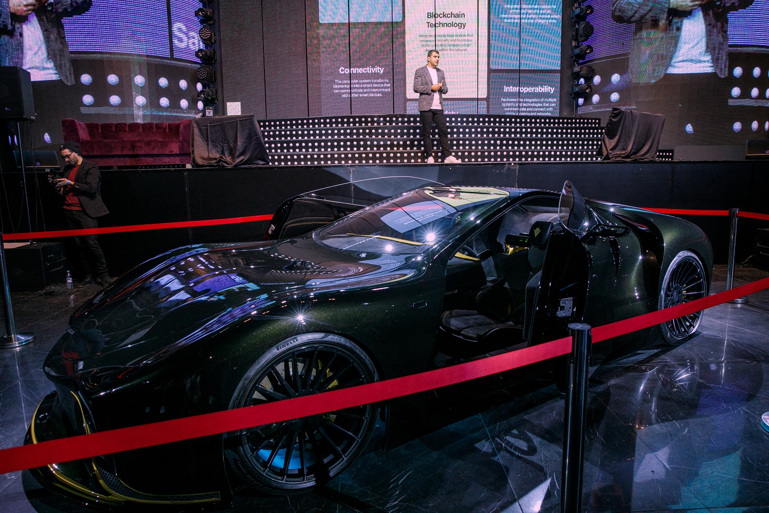 CryptoDATA Tech: Românii care bagă industria auto în priză