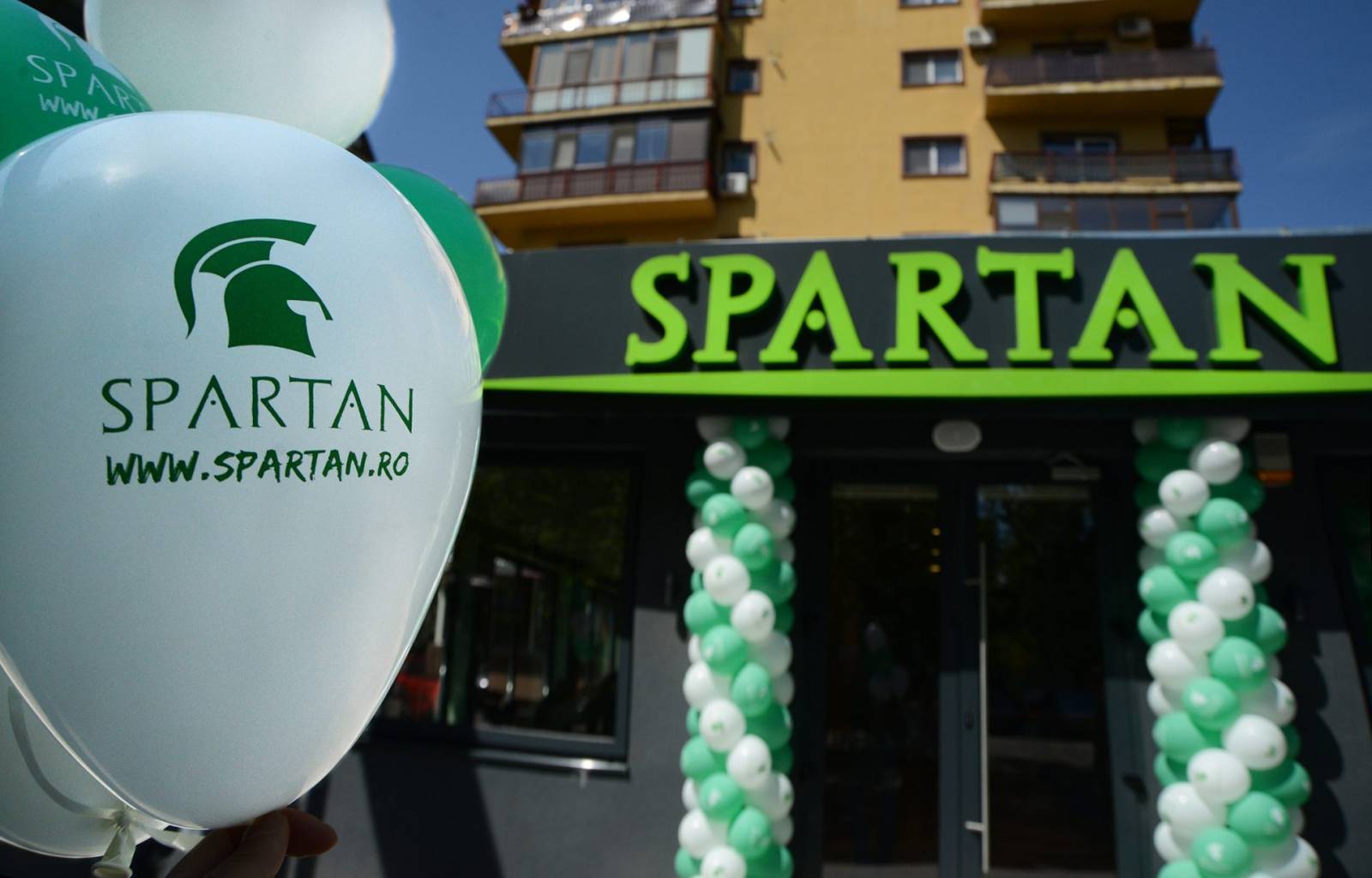 Spartan a inaugurat primul restaurant outdoor stradal din București, ajungând la 77 de locații desch...