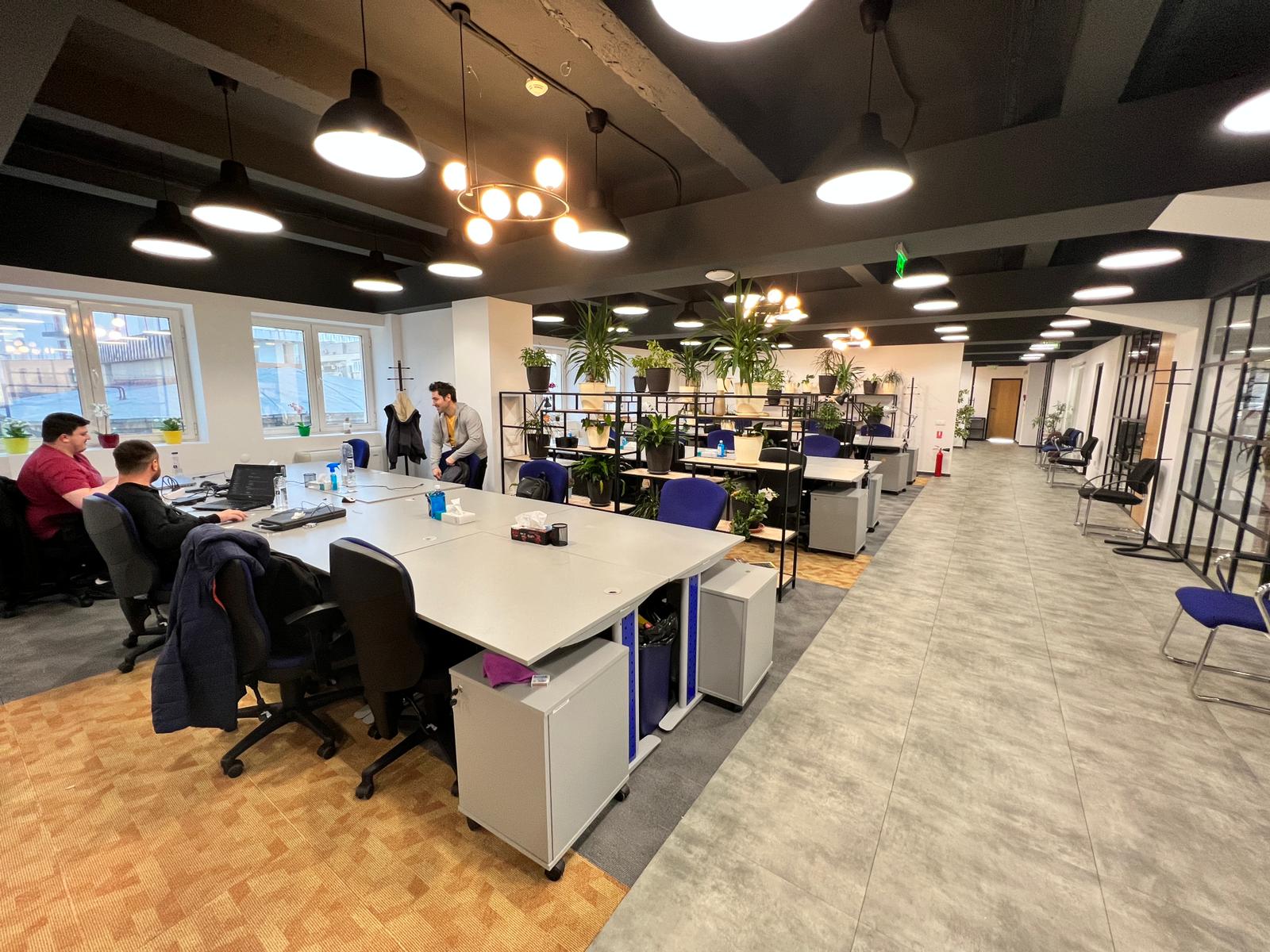 Pentalog deschide în București un sediu adaptat sistemului hibrid. Compania mai angajează 150 de spe...