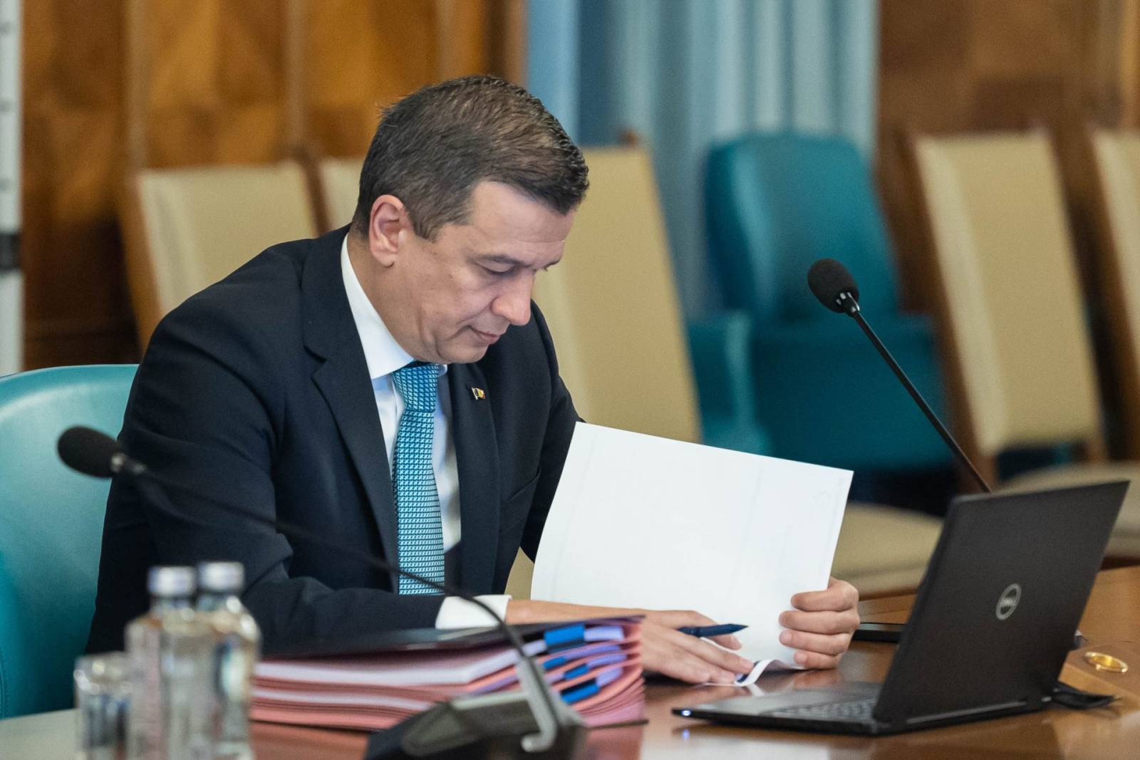 Sorin Grindeanu avertizează ca investițiile se pot opri din cauza prețului mare al materialelor de c...