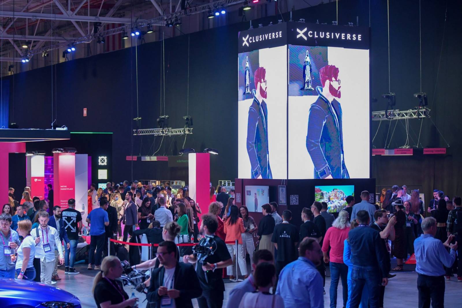 XCLUSIVERSE a stabilit la BRAND MINDS primul record mondial între lumea reală și cea virtuală