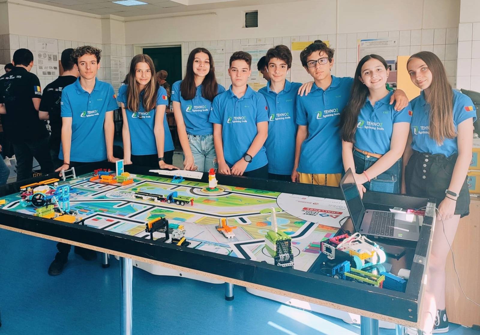 10 elevi din Pitești vor reprezenta România la concursul internațional de robotică din Brazilia
