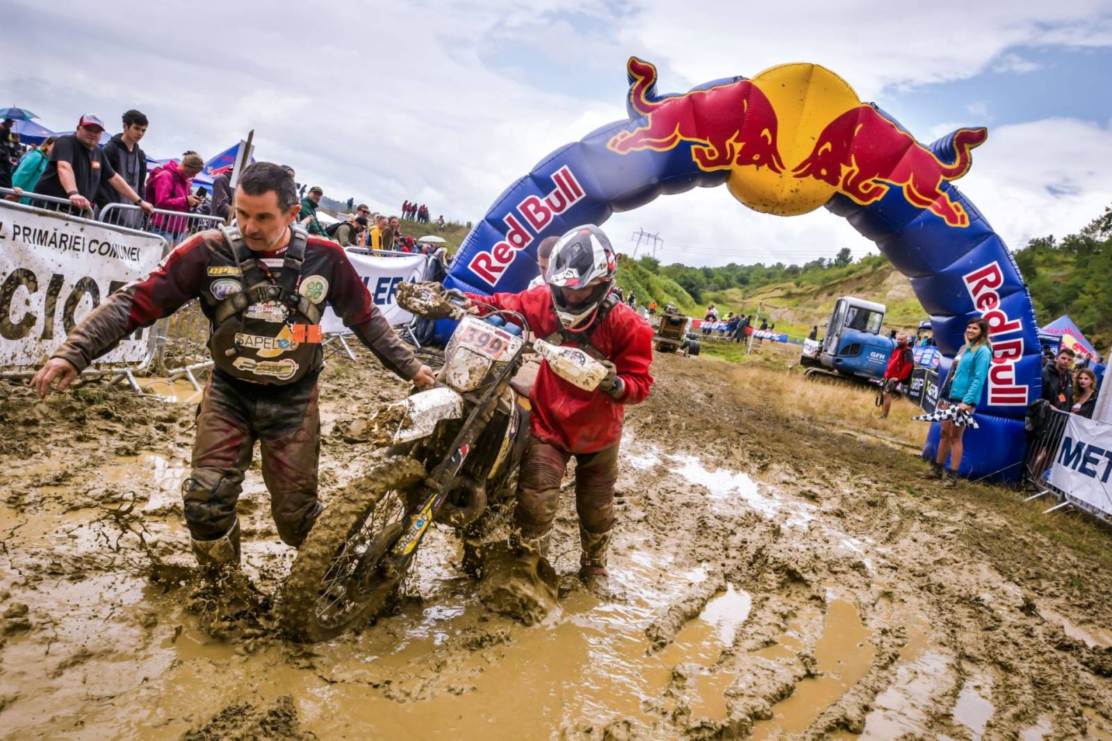 Pasionați de enduro din peste 50 de țări vor participa la Red Bull Romaniacs 2022