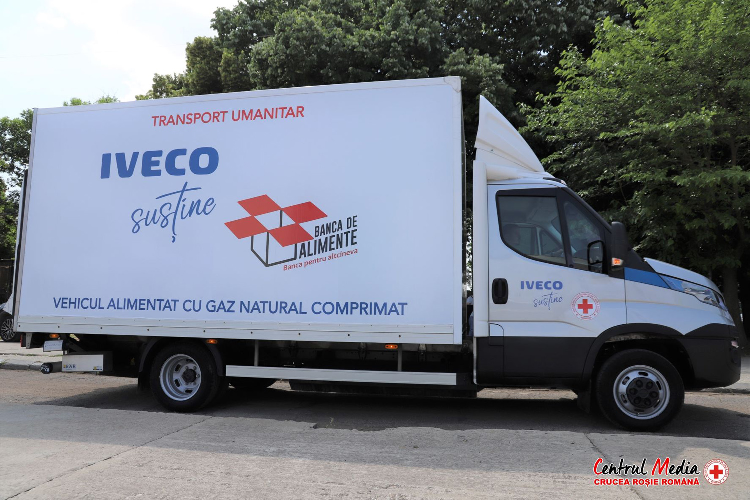 Biz Good News: IVECO a donat Crucii Roșii Române trei vehicule în valoare de 150.000 de euro 2 Iveco donatie Crucea Rosie vehicul