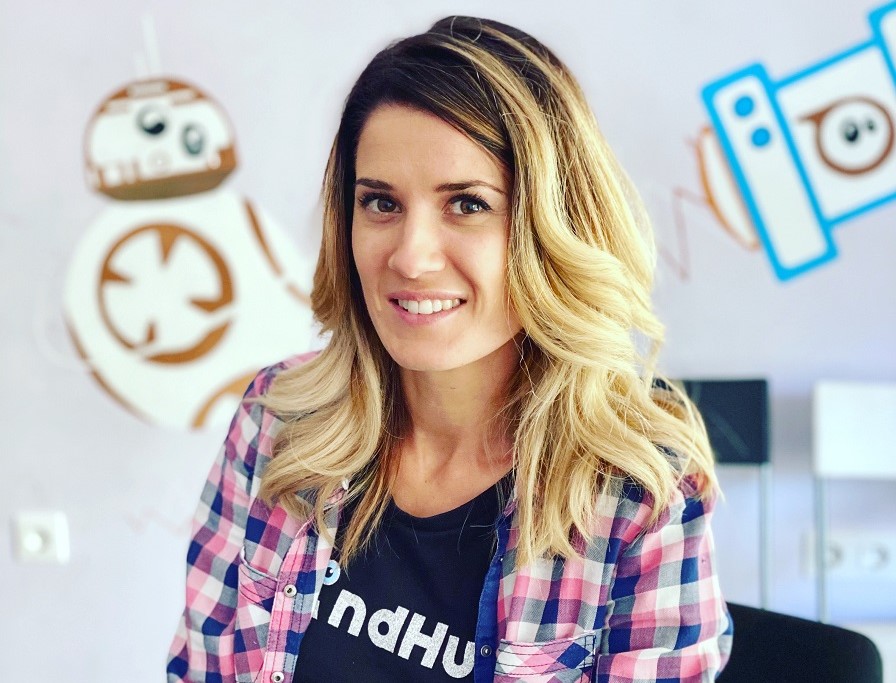 Polly Yankova, MindHub: Rețeaua de programare și robotică