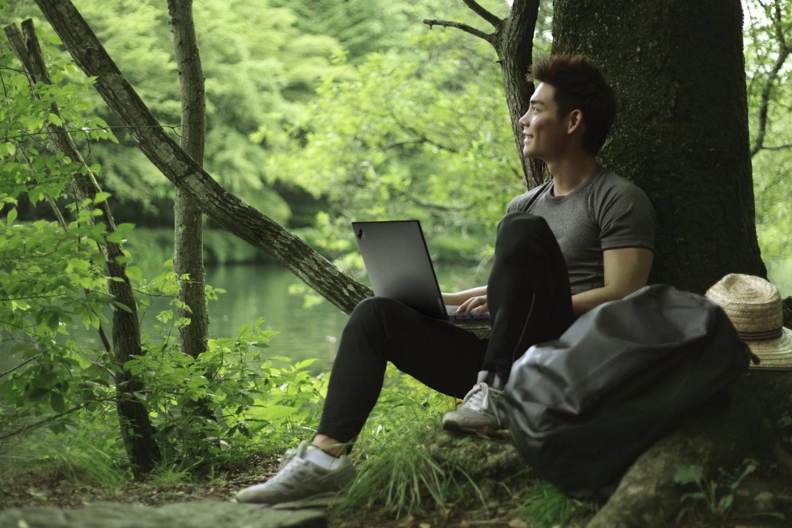 Lenovo CO2 Offset Service este un instrument esențial pentru organizațiile care doresc să contribuie...