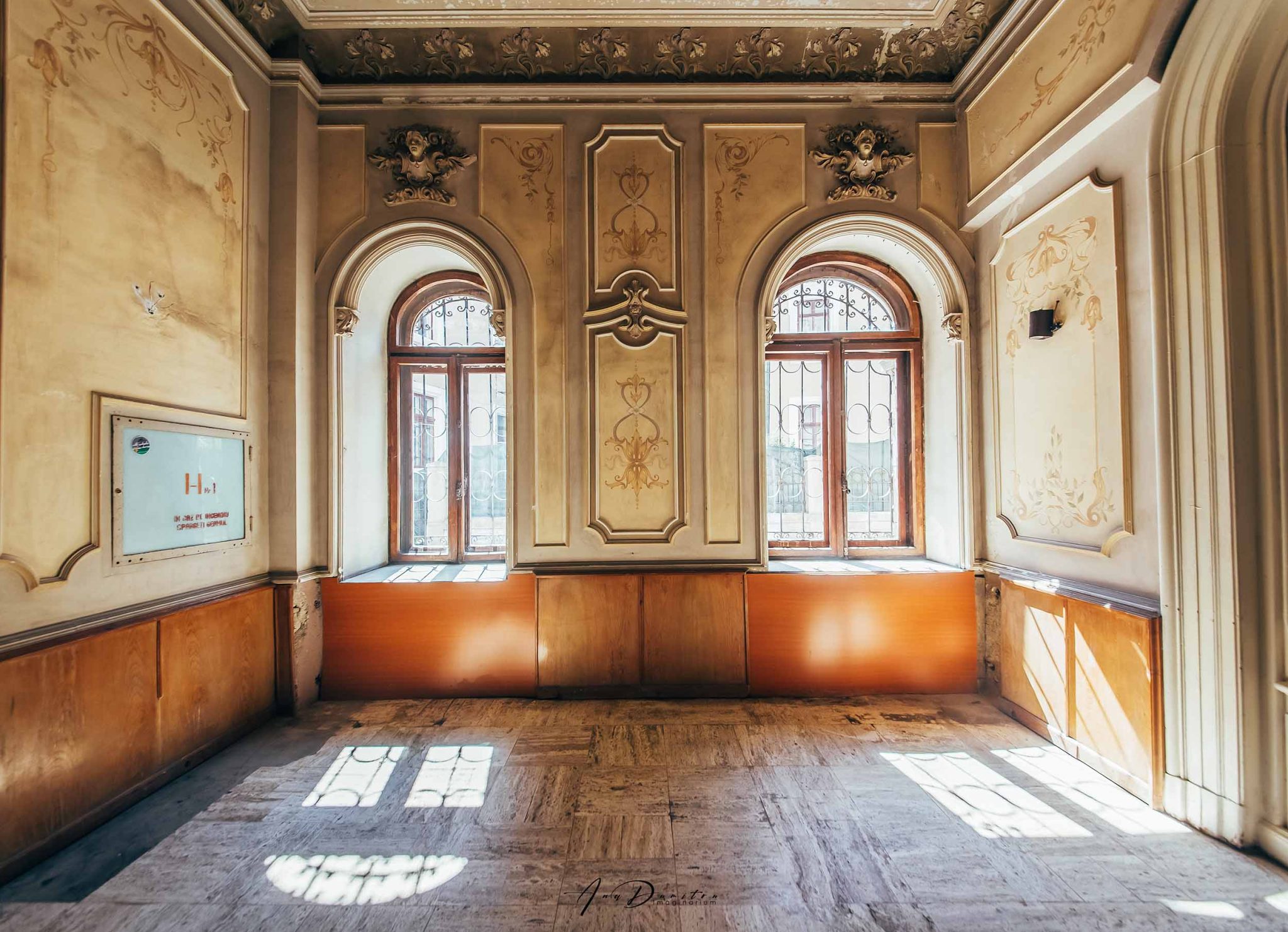 One Night Gallery redeschide Hotelul Intim din Constanța și îl transformă într-o galerie temporară d...