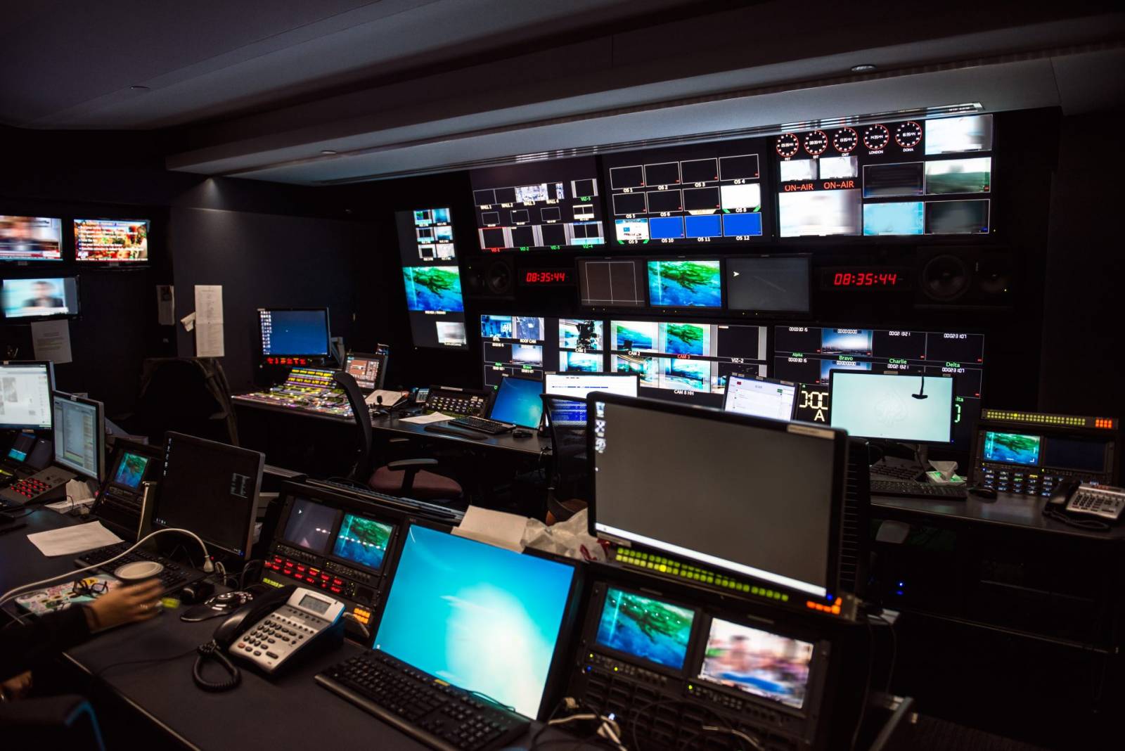 Social media și platformele video au devenit principala sursă globală de știri. Încredere minimă în presa tradițională 1 tv televiziune informare presa sondaj incredere