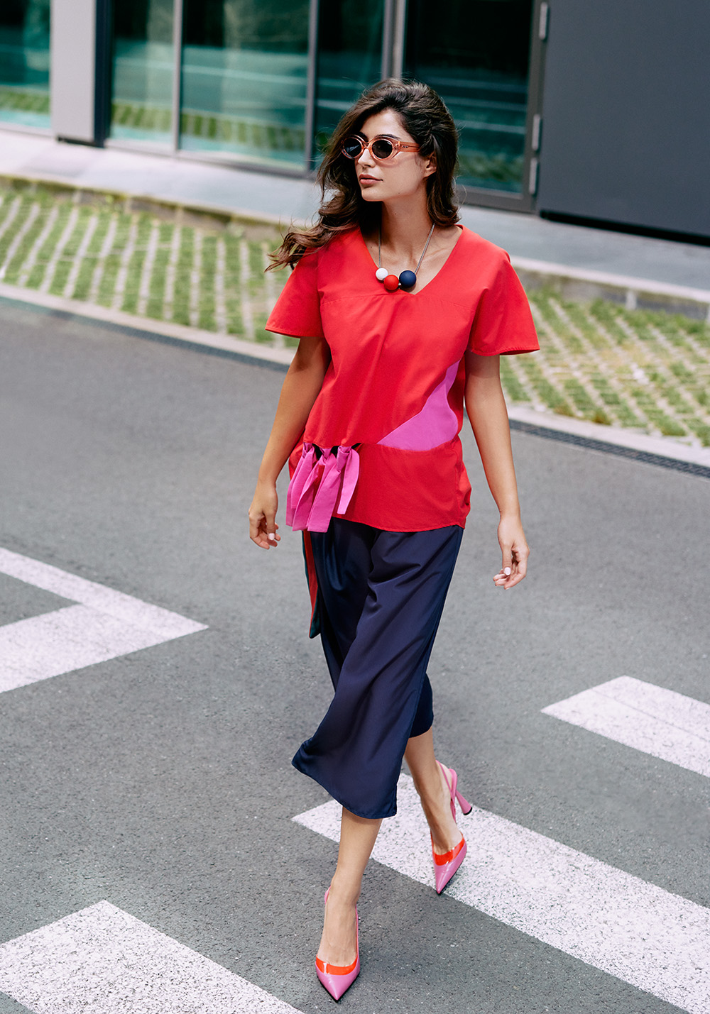 TEX continuă seria colecțiilor în colaborare cu designeri români și lansează Smaranda Almășan X TEX, capsula de toamnă în ediție limitată 2 Smaranda Almasan X TEX Top Nathalie Fusta pantalon