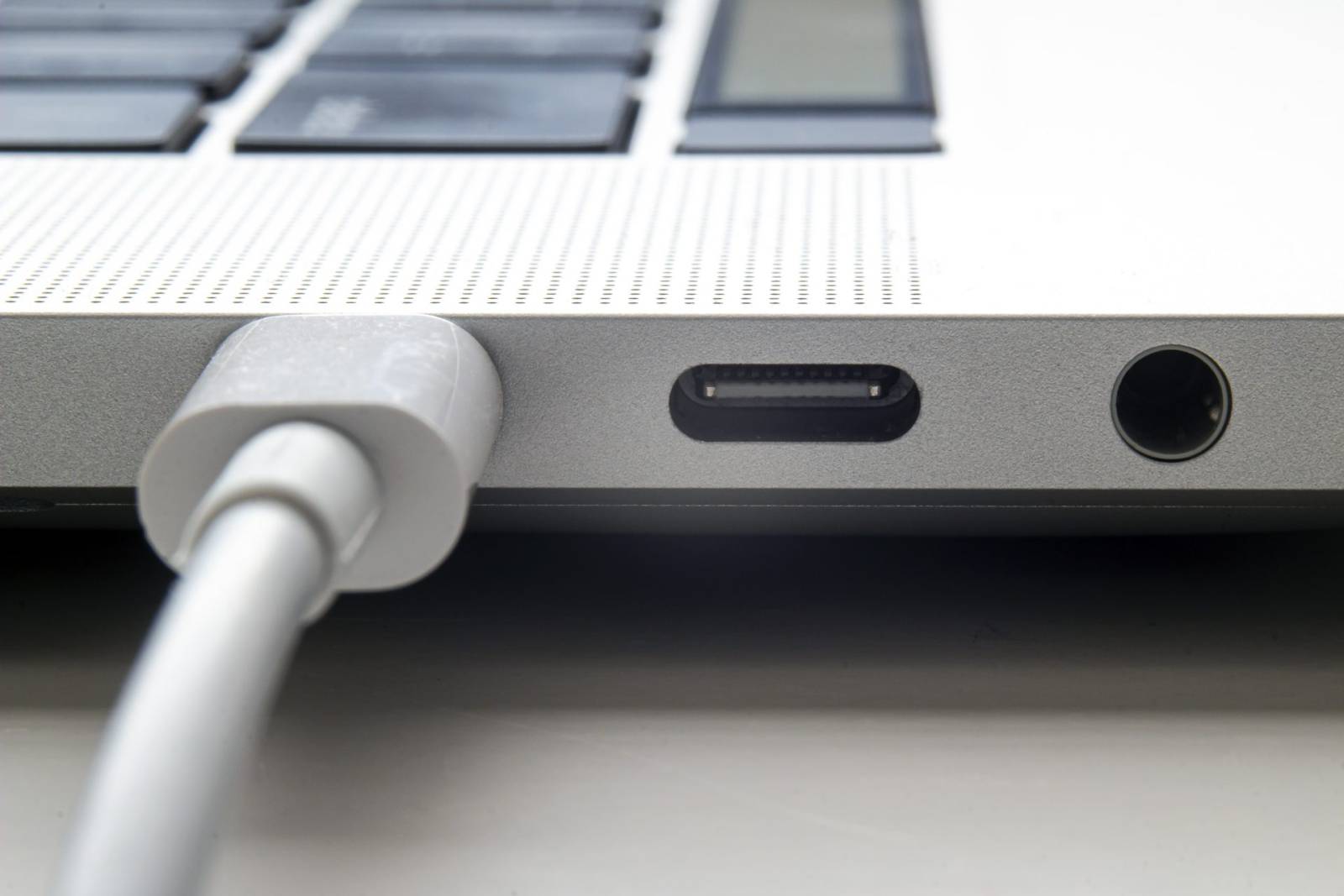 Toate dispozitivele electronice vor avea un încărcător unic pe USB-C