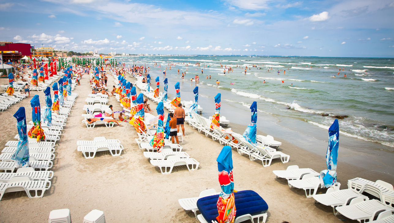 Două treimi dintre români plătesc mai mult decât se așteaptă în vacanță 3 litoral