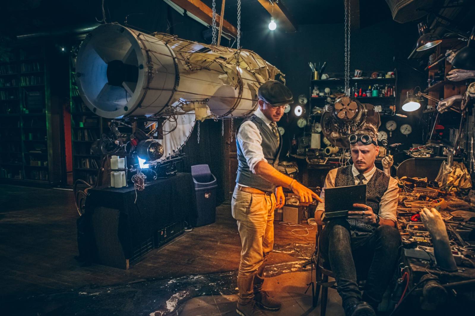 Primul Muzeu Steampunk din Europa s-a deschis la Cluj 5 Istvandi Botond si Professor Sylvester