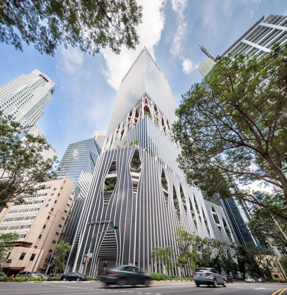 Singapore inaugurează CapitaSpring, un zgârie nori de 51 de etaje cu grădini integrate