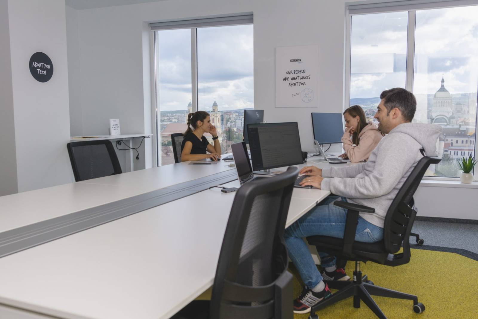 ABOUT YOU angajează specialiști IT pentru centrul de dezvoltare software de la Cluj