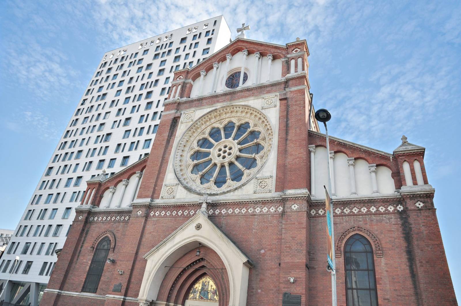 Cathedral Plaza a obținut suspendarea deciziei de demolare a clădirii