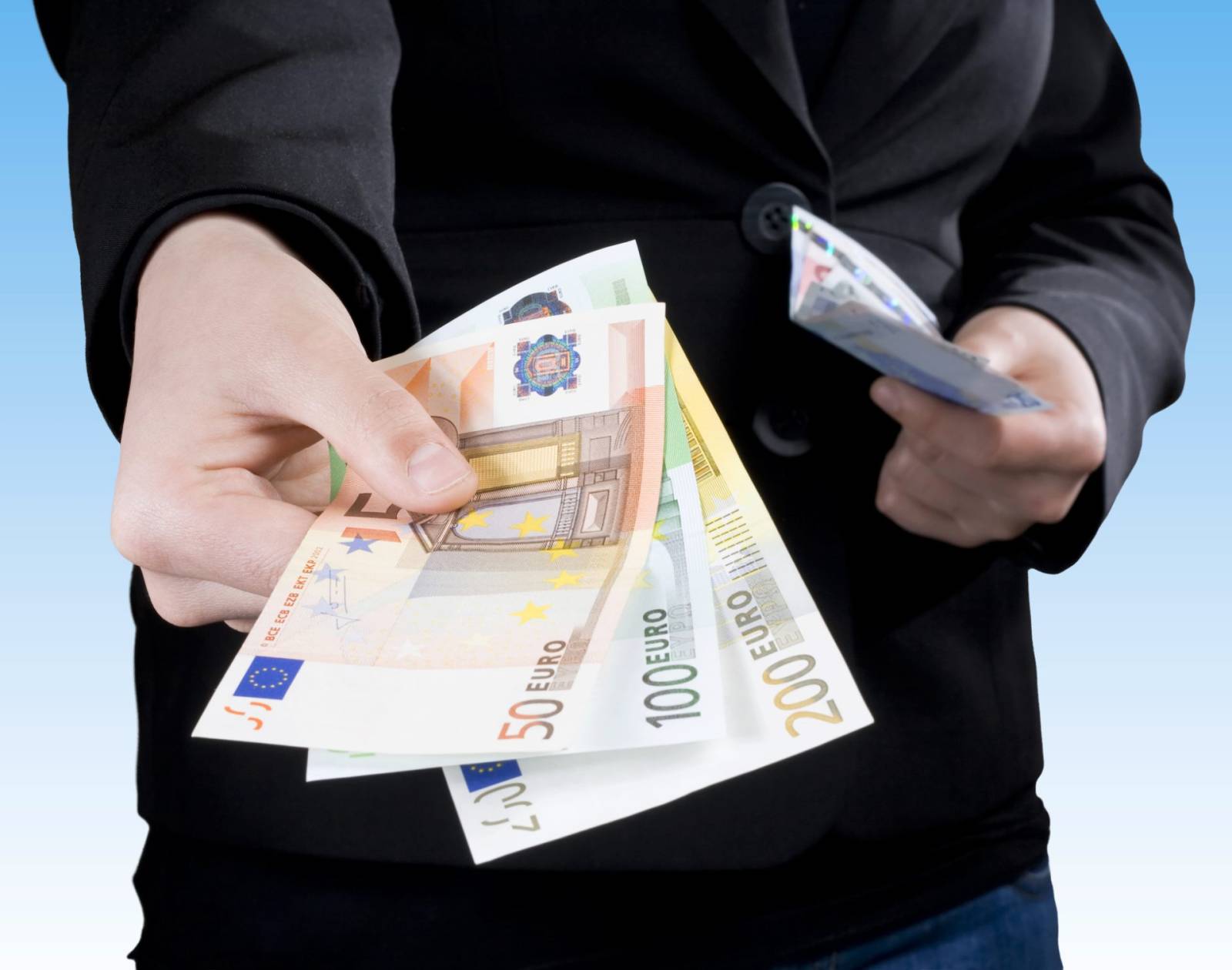 În ce domenii s-au înregistrat cele mai mari creșteri salariale