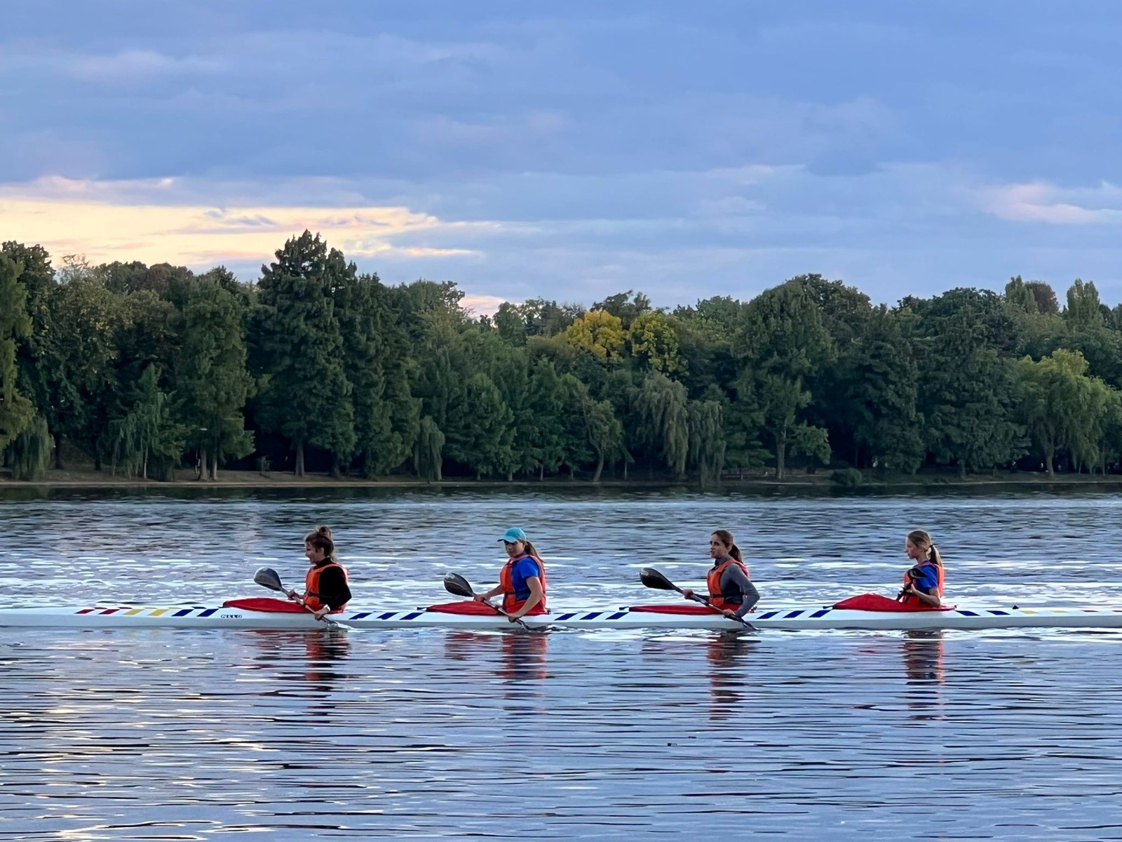 Peste 50 de sportivi kaiacişti, în programul „REKARO – Renaşterea kaiacului românesc”