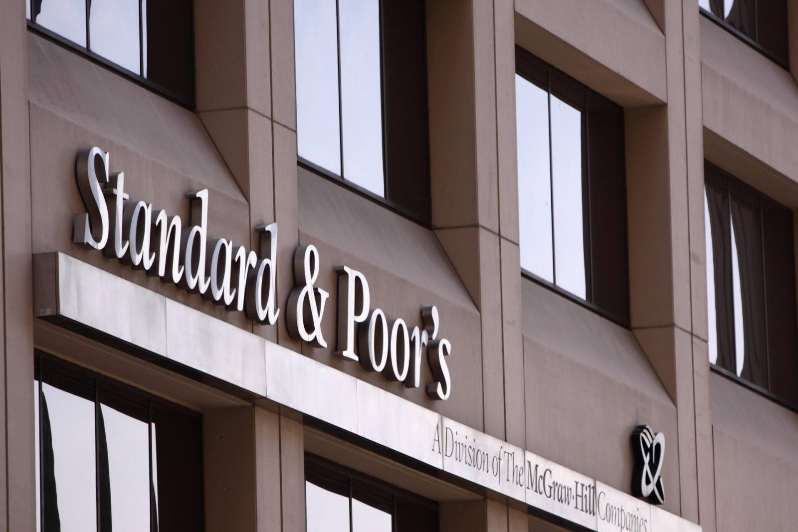 S&P a reconfirmat ratingul de țară pentru România: BBB-/A-3 cu perspectivă stabilă