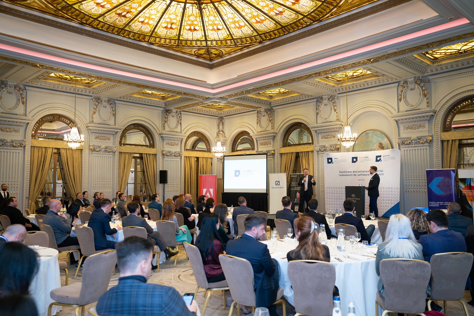 11 proiecte educaționale moderne primesc sponsorizări de la industria ITC din România