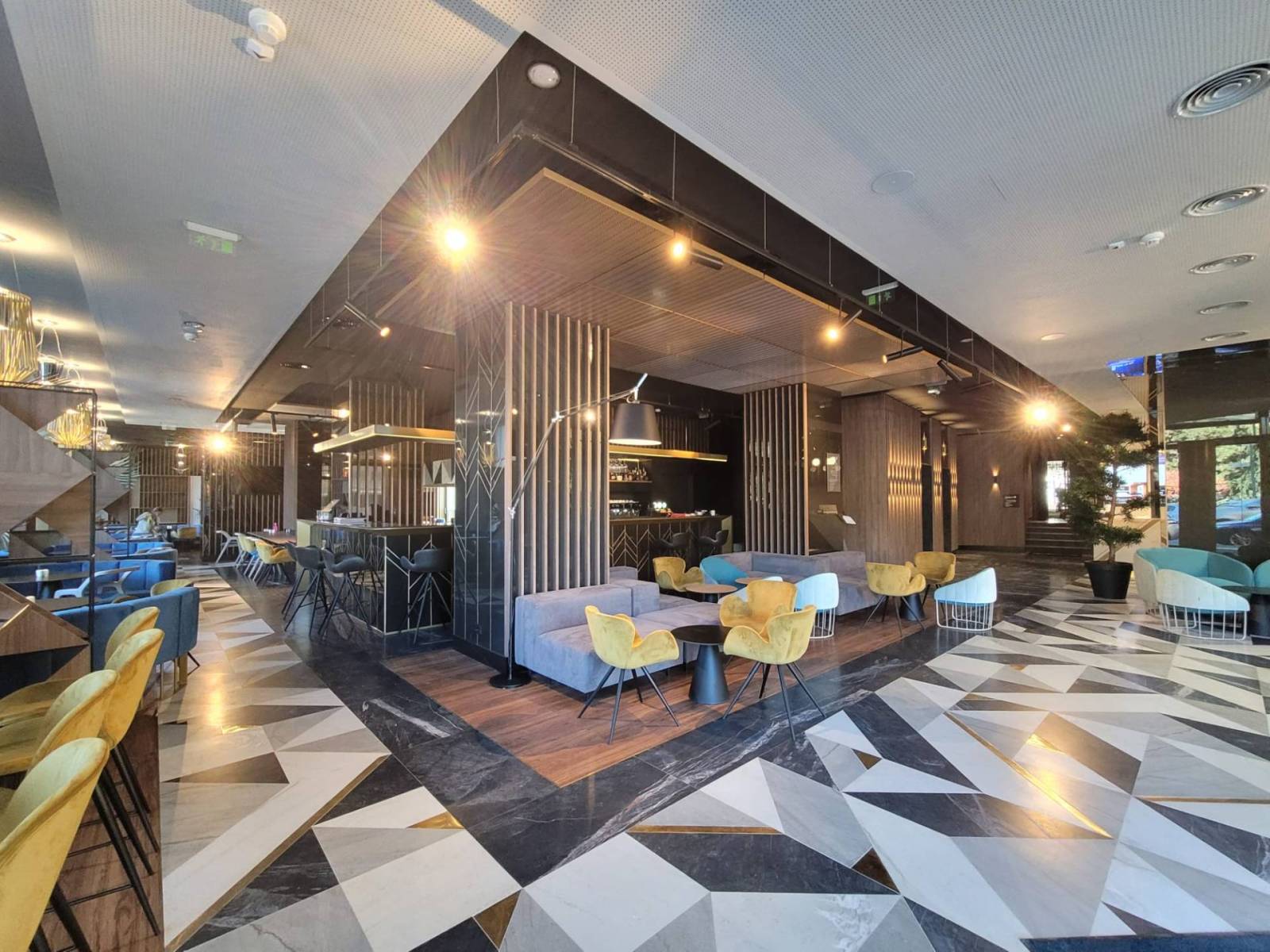 Radisson Blu Aurum Brasov lobby si restaurant copy