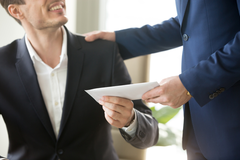 Peste 60% dintre companii vor oferi angajaților prime de Crăciun