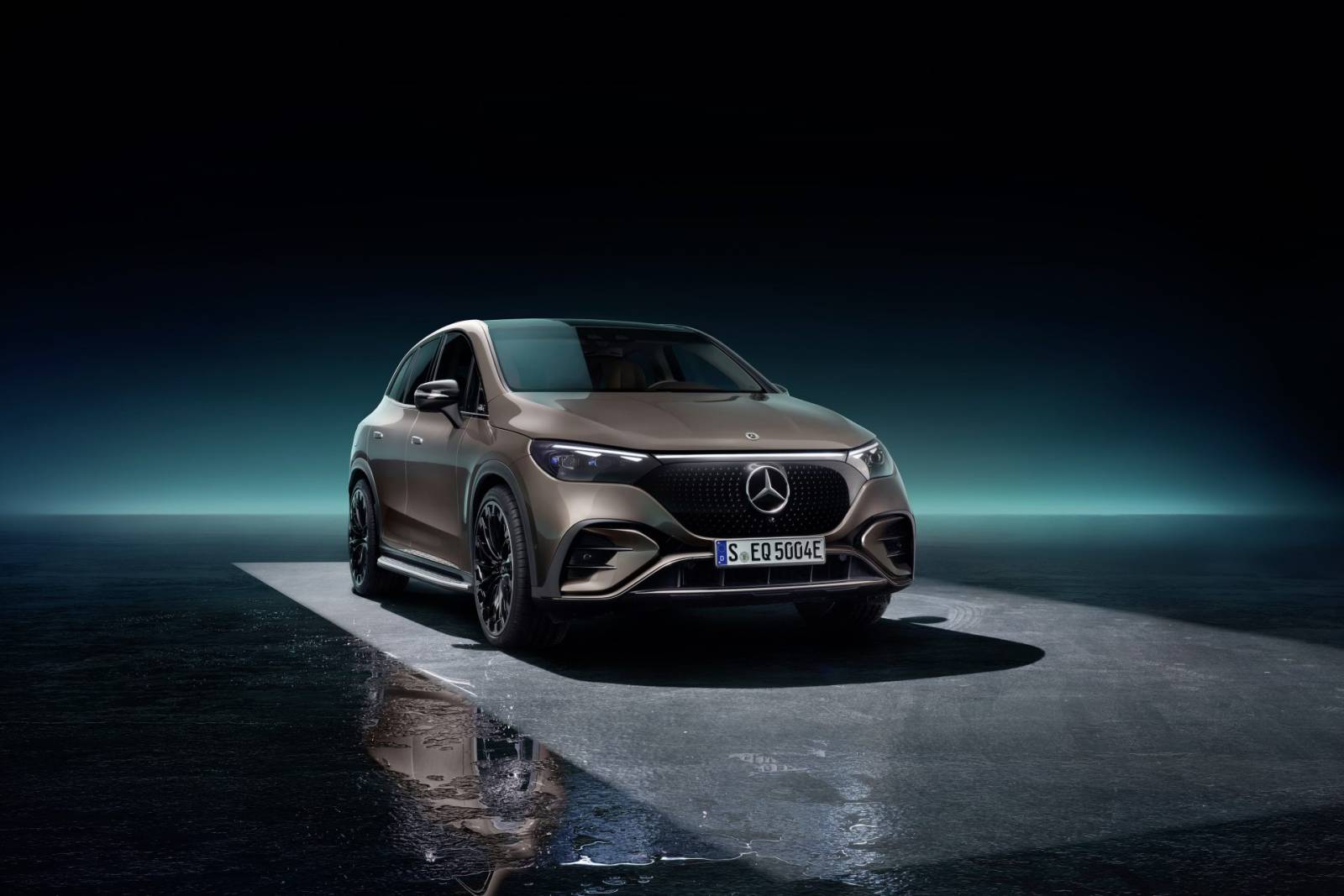 2022 EQE SUV min 1