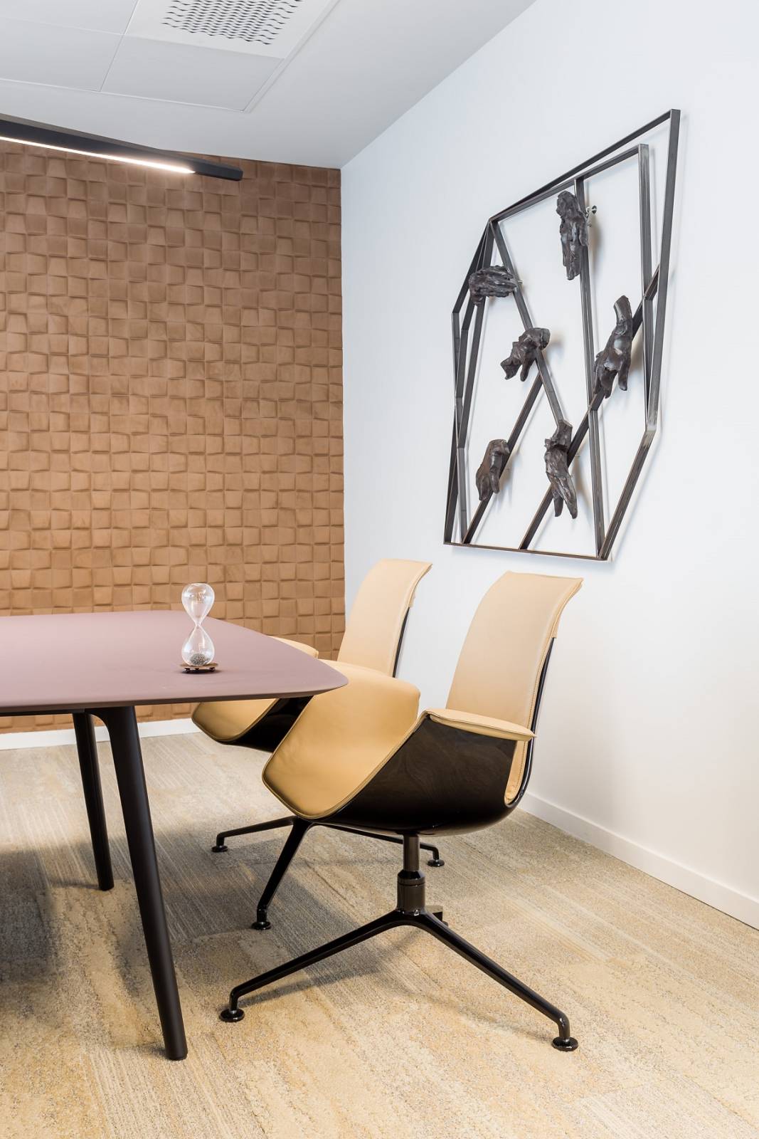 peste 100.000 de angajați pe piața muncii au integrat arta în business în 2022