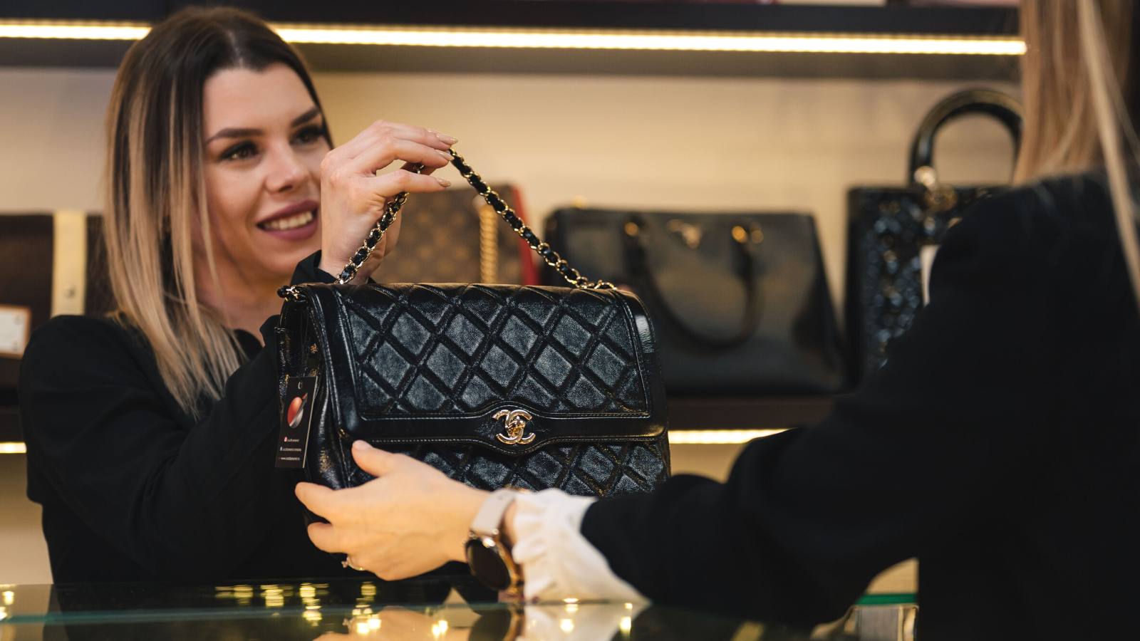 Produsele de lux pre-owned, un nou trend în materie de achiziții în România