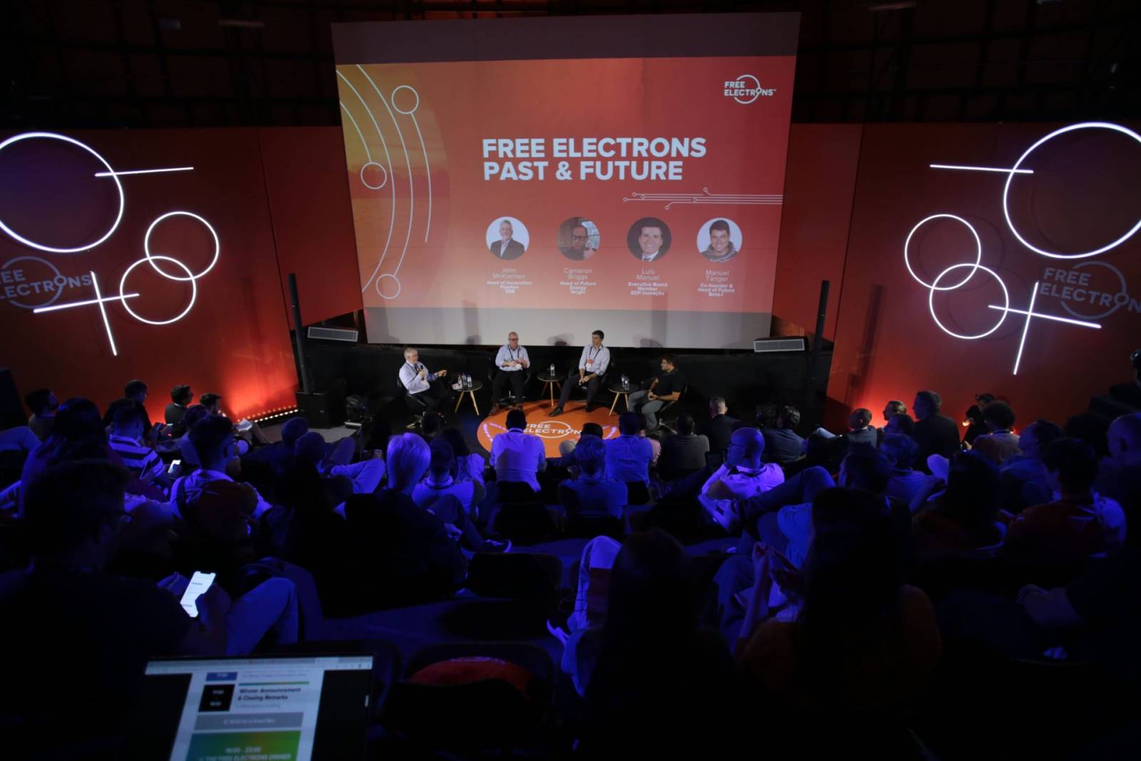 EDP lansează o nouă ediție a programului Free Electrons, în căutarea celor mai inovatoare startup-ur...