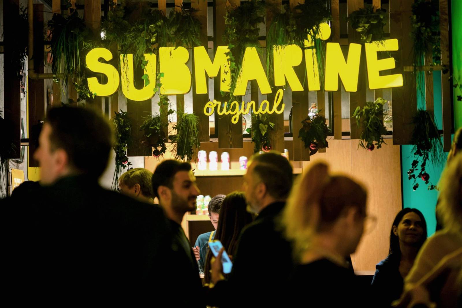 Submarine Burger, lanț regional de burgeri gourmet, deschide primele trei restaurante în România