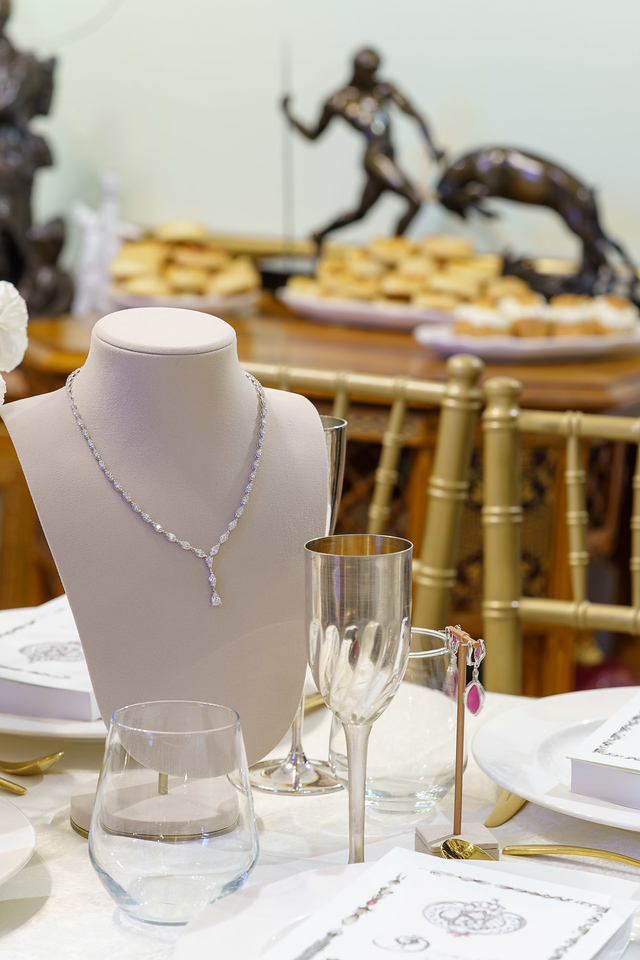 breakfast with diamonds colier setup