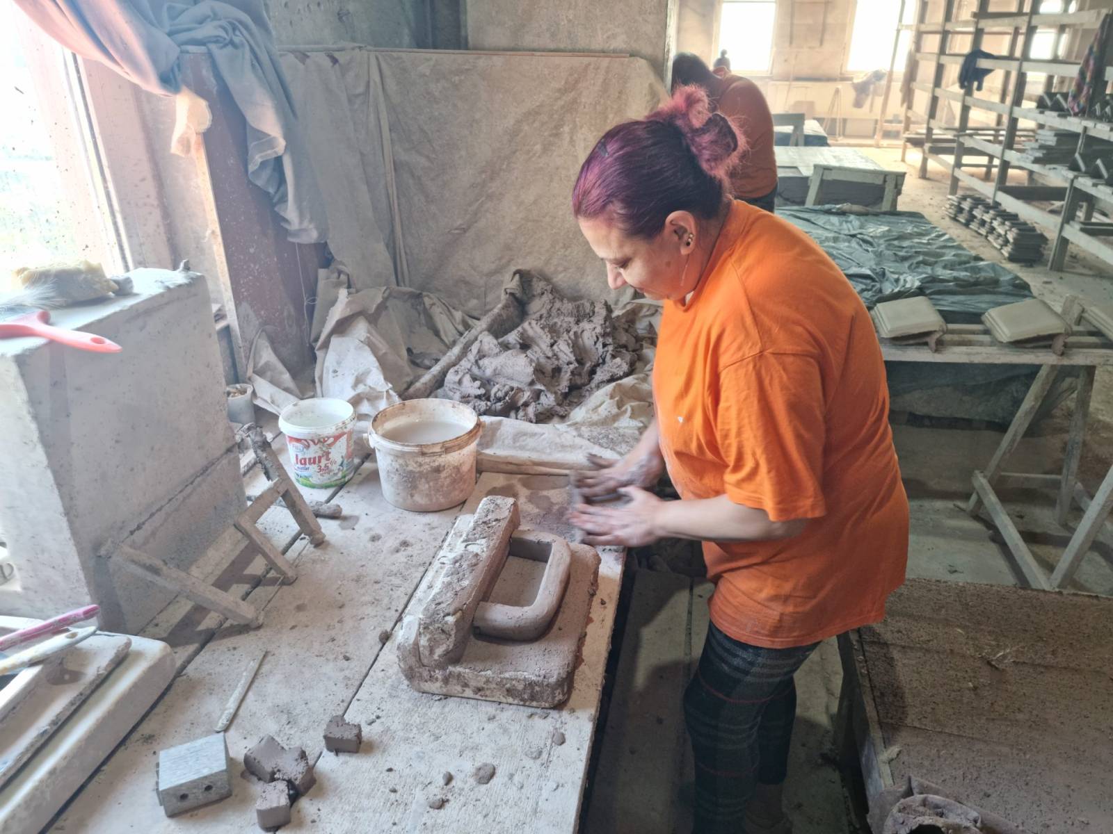 prelucrare cahle la Teracota Medias FOTO SN DECO 5