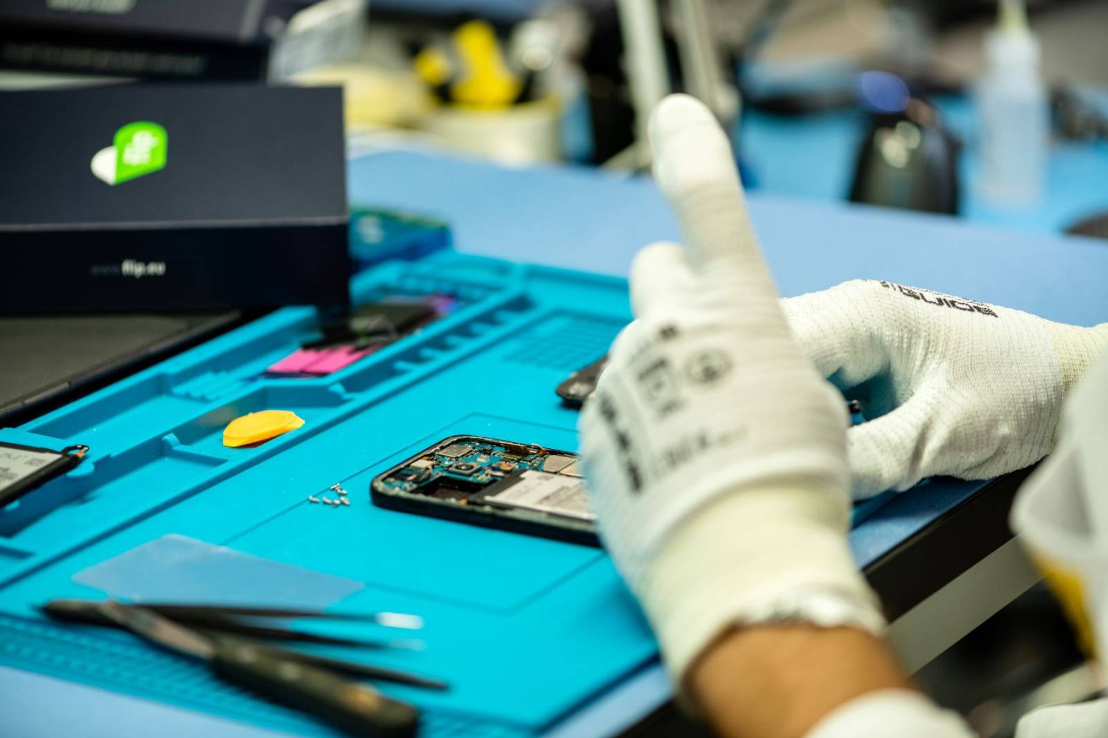 Flip.ro a plătit, din 2020, peste 18.6 milioane de euro clienților care și-au vândut telefoanele pe site