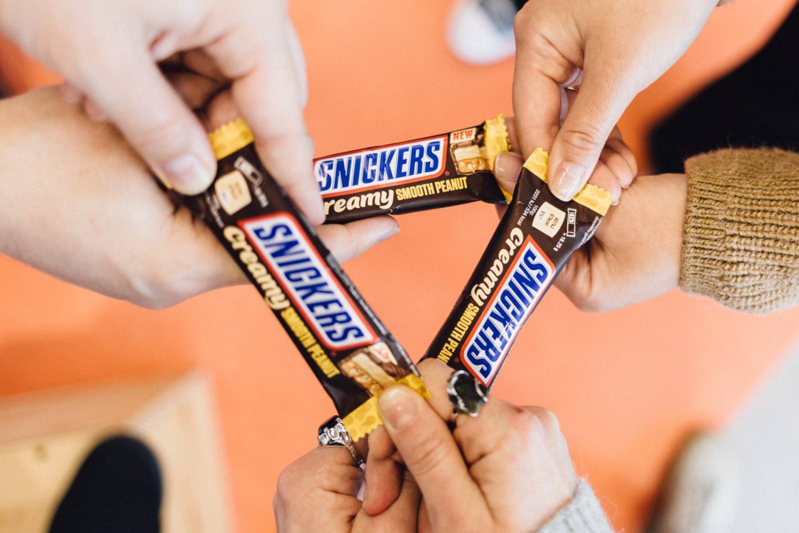 SNICKERS încurajează iubirea de sine de Ziua Îndrăgostiților