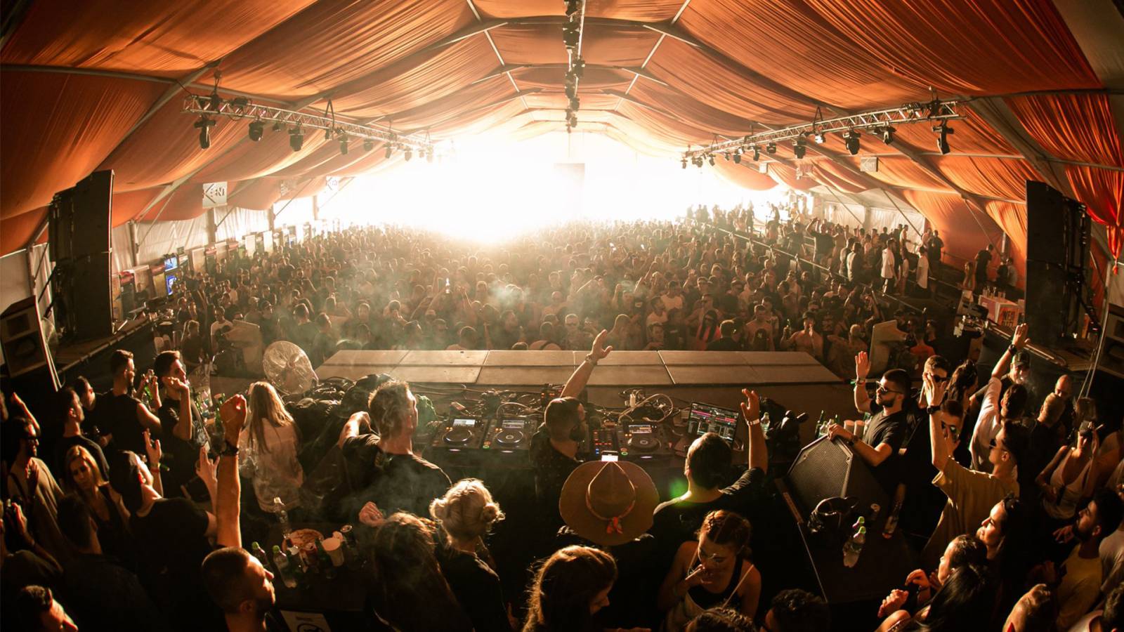 SUNWAVES, primul brand românesc ce organizează un festival de muzică în Emiratele Arabe Unite
