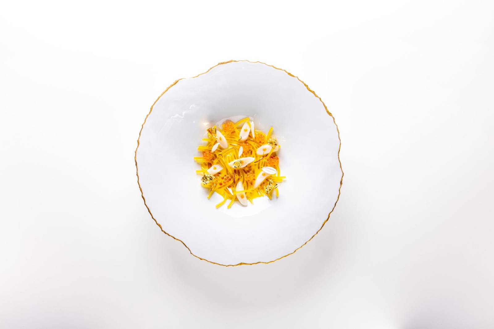 Celebrul Chef Quique Dacosta, trei stele Michelin vine în România pentru 3 zile, în perioada 31 mart...