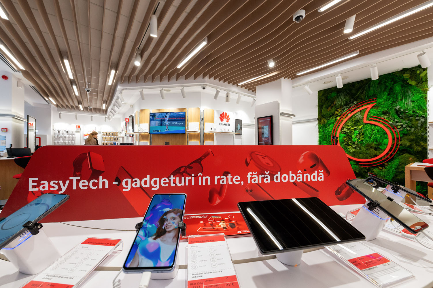 Vodafone a deschis în București primul magazin EasyTech, un nou concept de retail tech 2 Vodafone EasyTech magazin 3