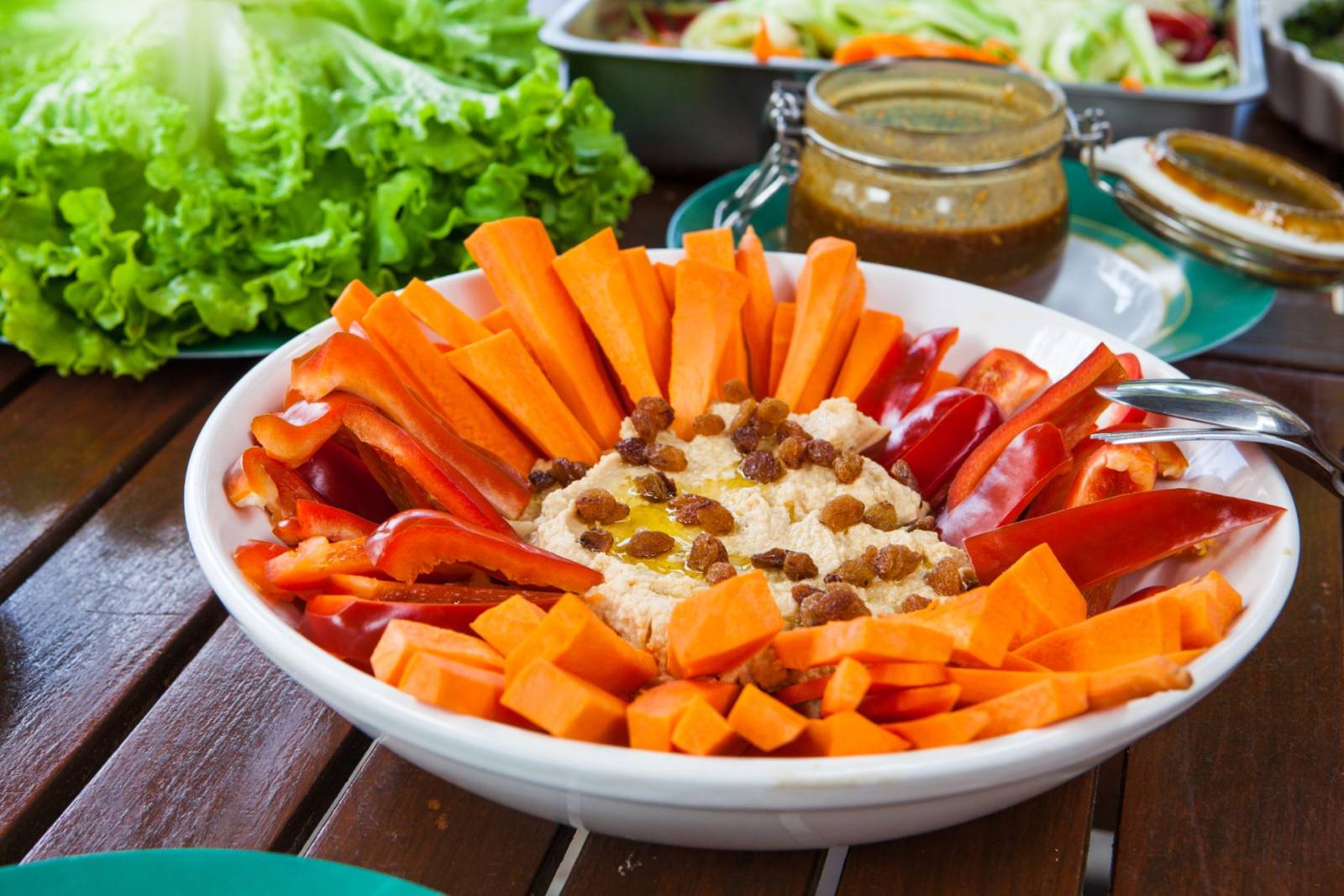 Integrarea preparatelor vegane și raw vegane în alimentație, din ce în ce mai populară