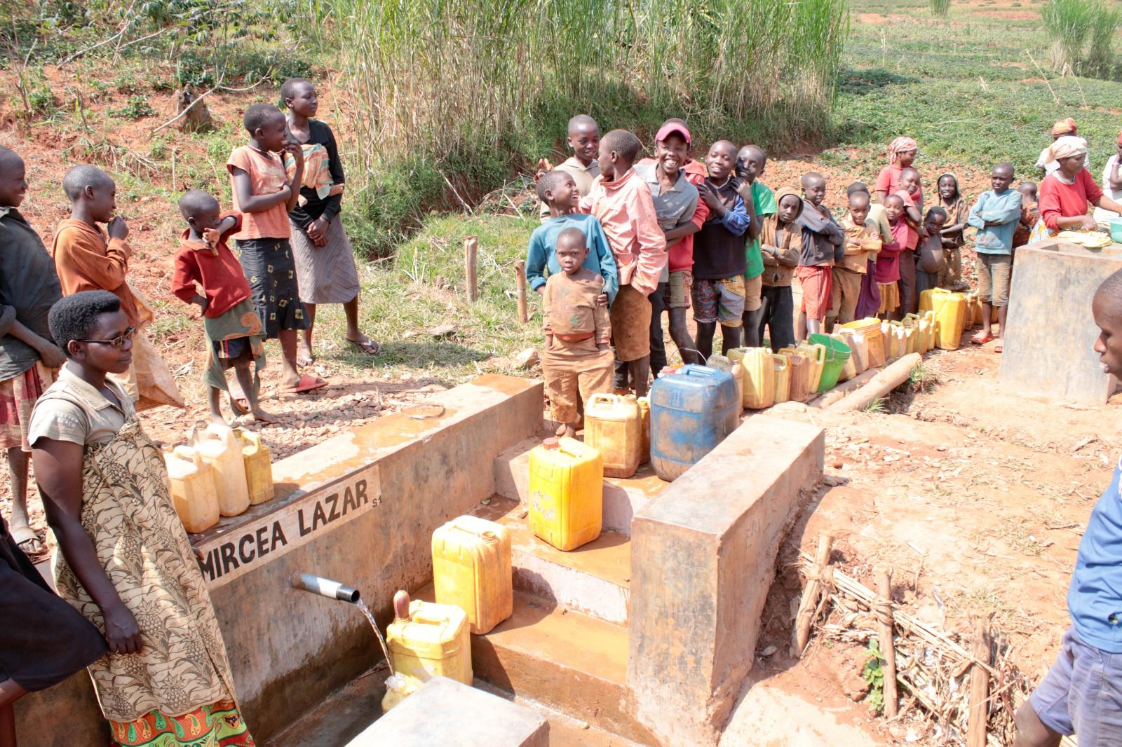 Antreprenorul Ștefan Mandachi a construit peste 200 de fântâni în Africa 1 FantanaAfrica2