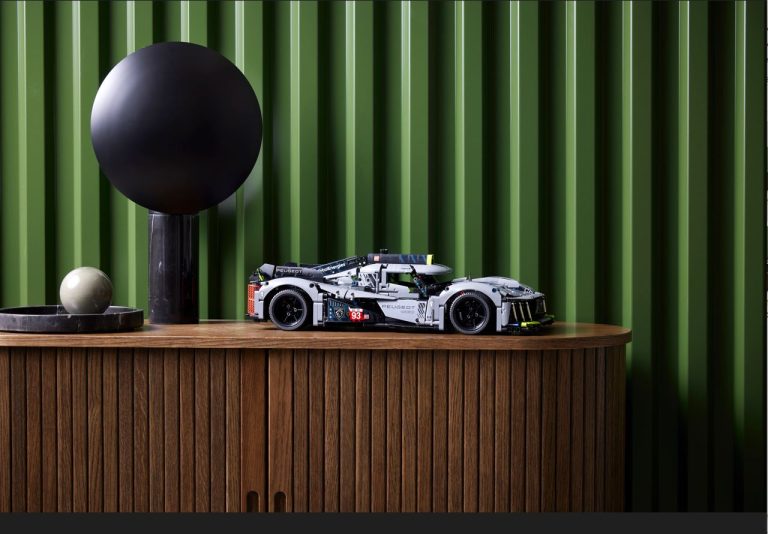 LEGO® Technic™ Peugeot 9X8