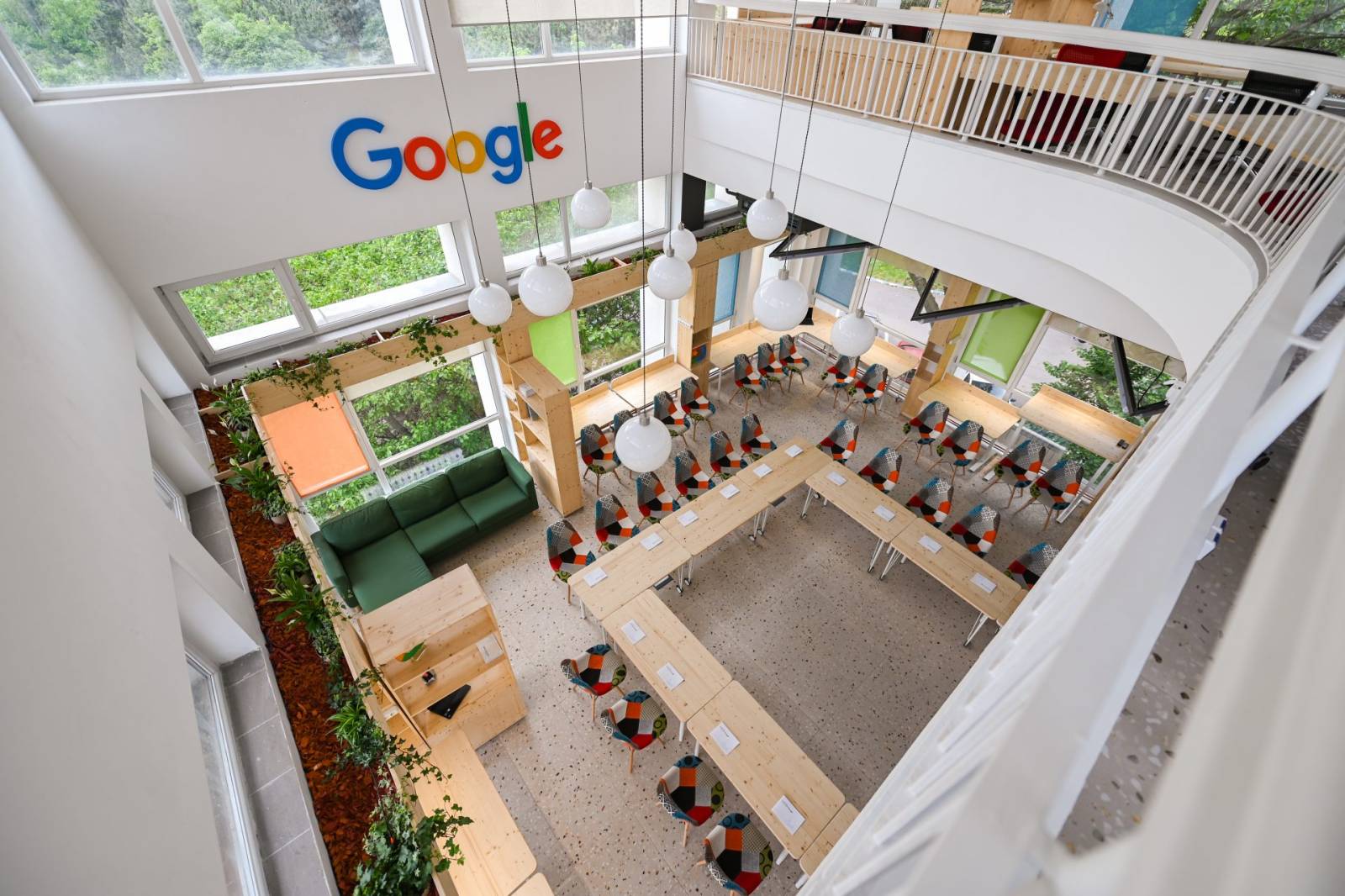 Google deschide Google Lab în cadrul Universității Politehnică din București