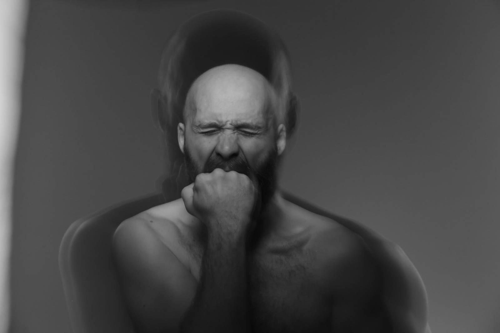 AIO, o instalație imersivă surprinzătoare, dedicată procesării anxietății, are vernisajul pe 6 iunie