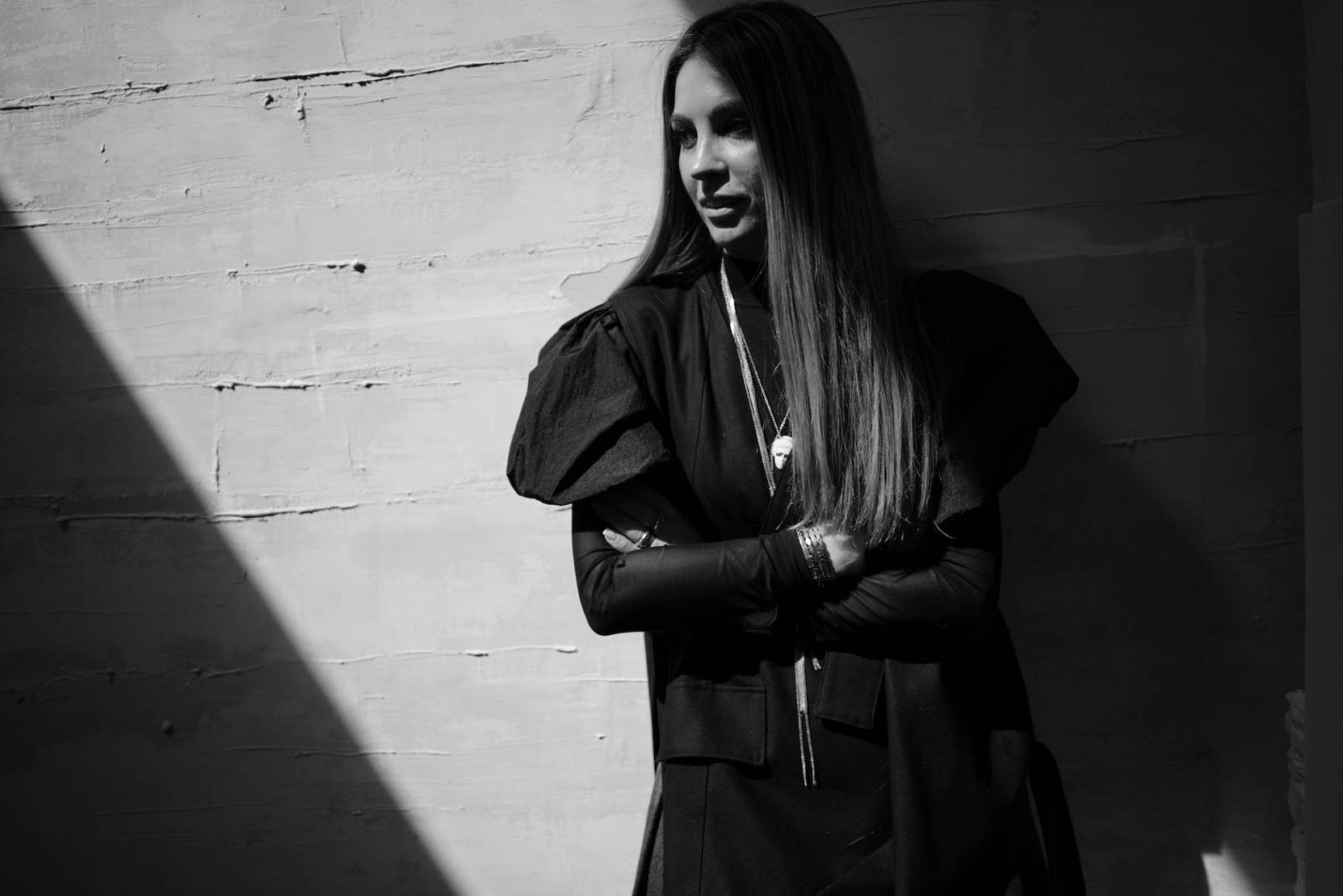 Diana Nicolaie debutează pe scena artistică cu o expoziție ieșită din tipare 1 Diana Nicolaie 2