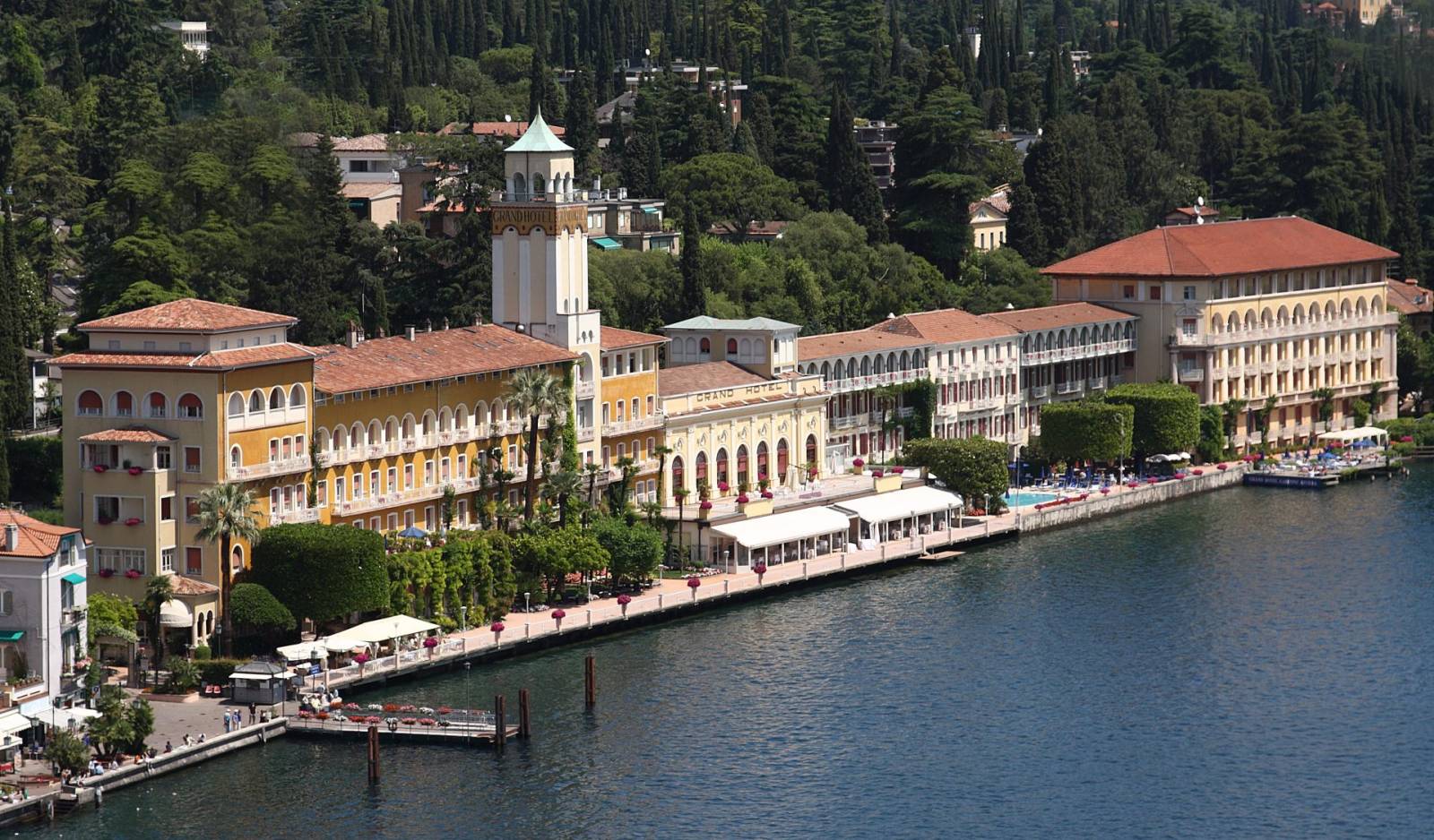 Apex Alliance și Pavăl Holding achiziționează legendarul Grand Hotel Gardone