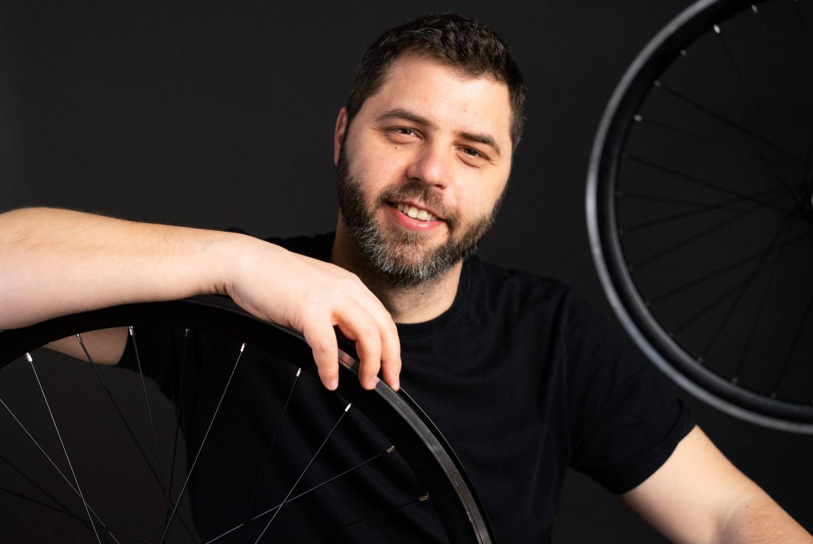Cristian Moldoveanu, Hotbikes: Pasiune pentru business pe două roți