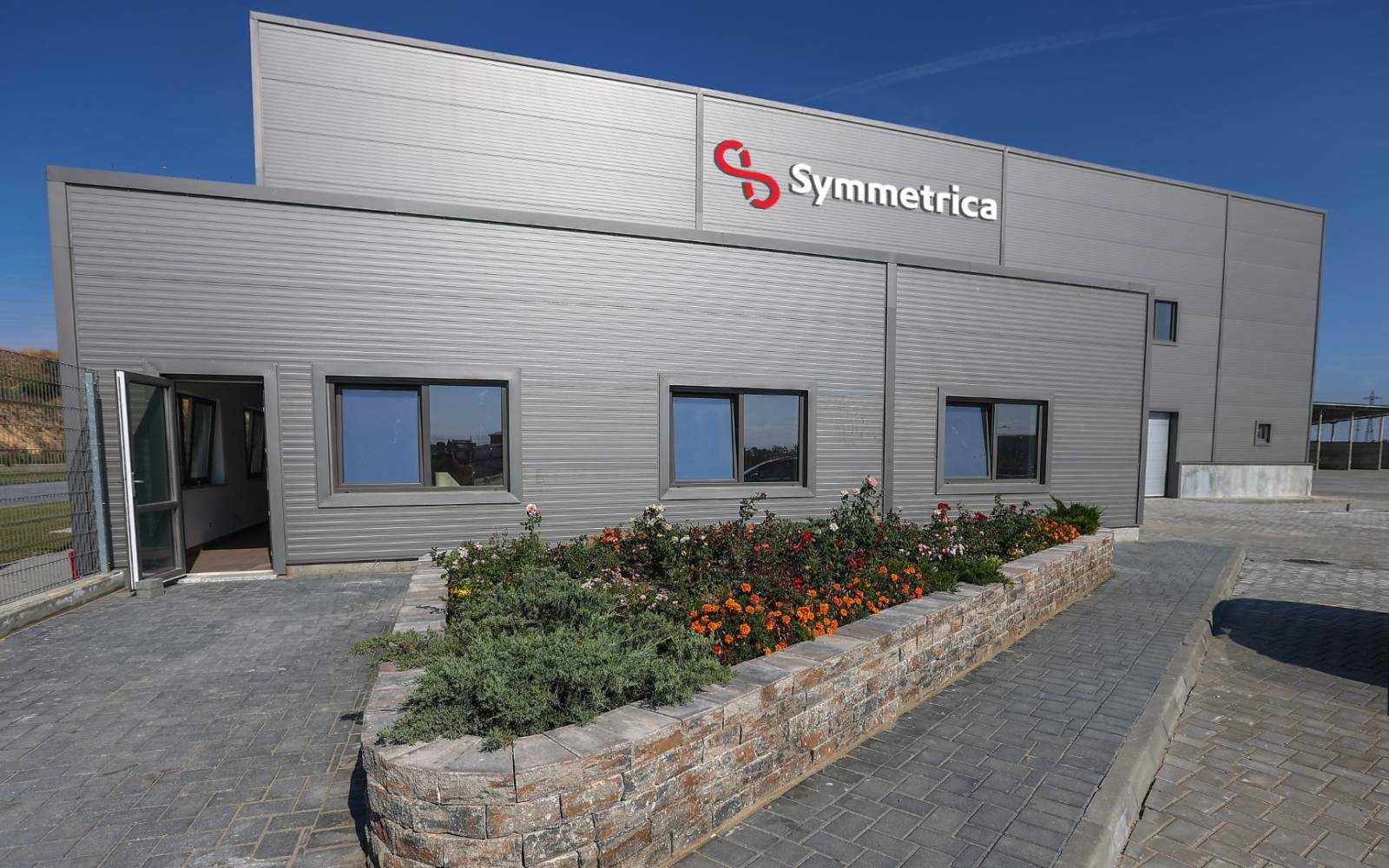 Symmetrica investește 7 milioane de euro în fabrica de la Ovidiu