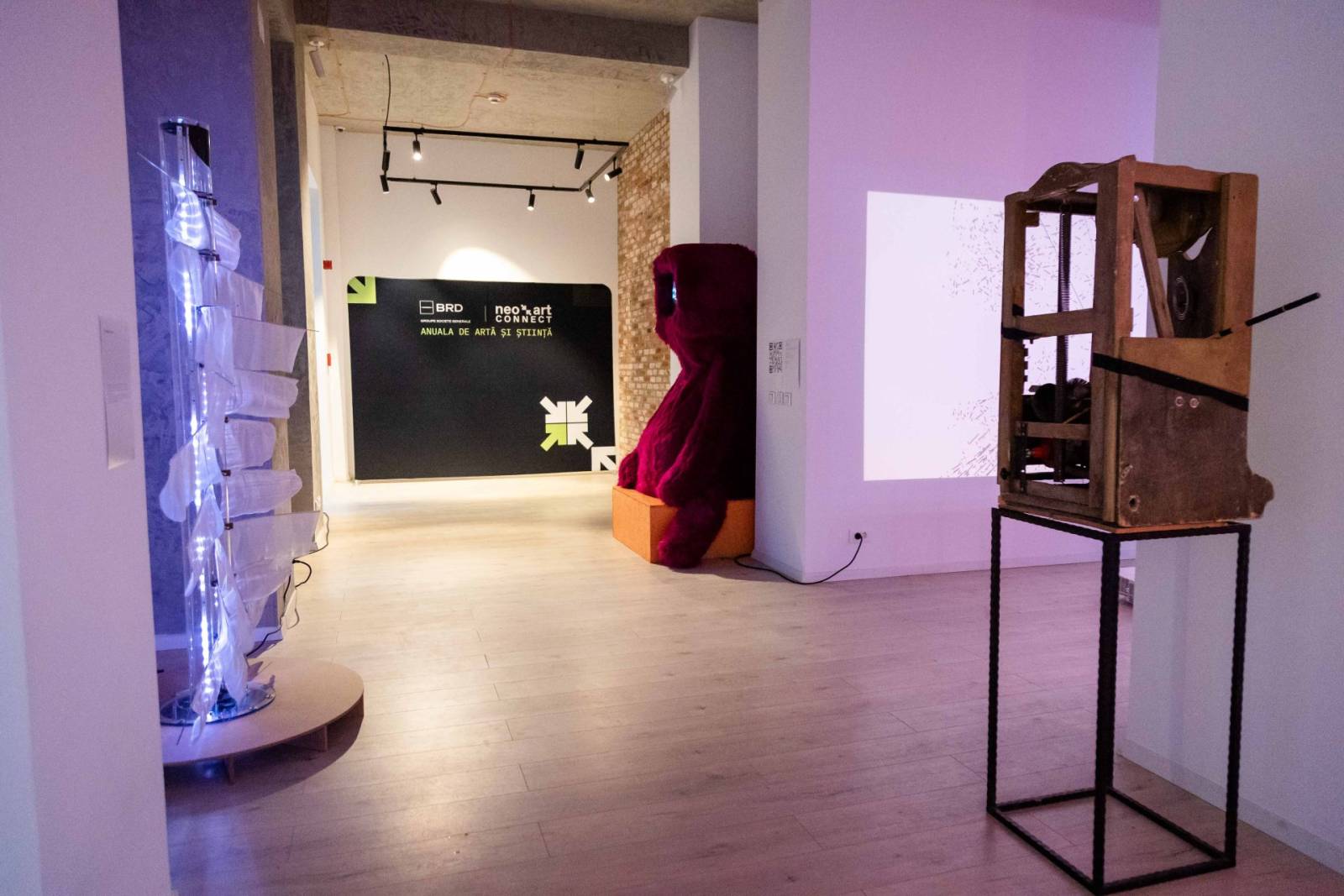 Traseul Neo Art Connect continuă cu noi expoziții de artă și știință
