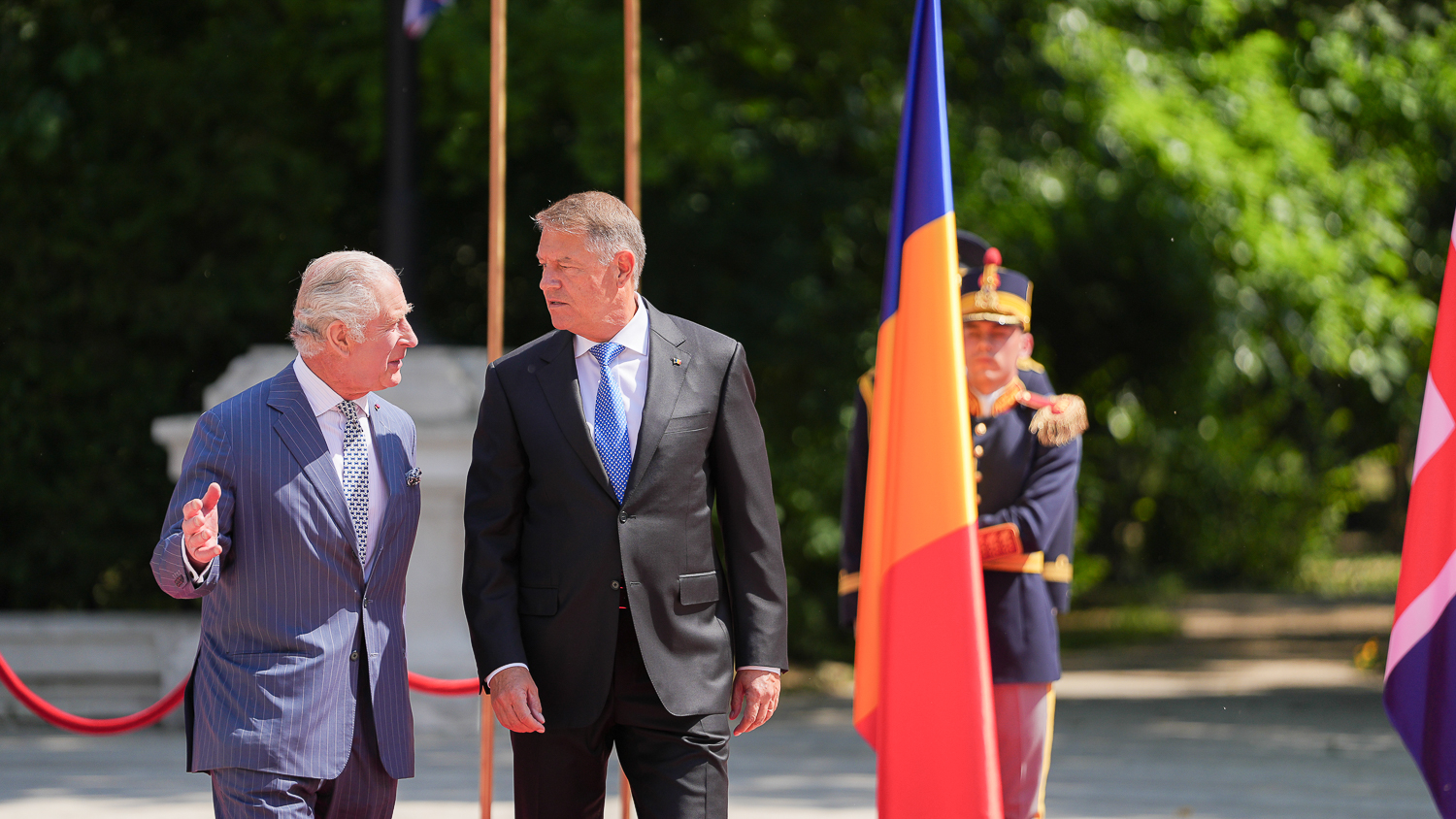 Regele Charles a început prima vizită a unui monarh britanic în România: ”ţară de glorii, ţară de do...